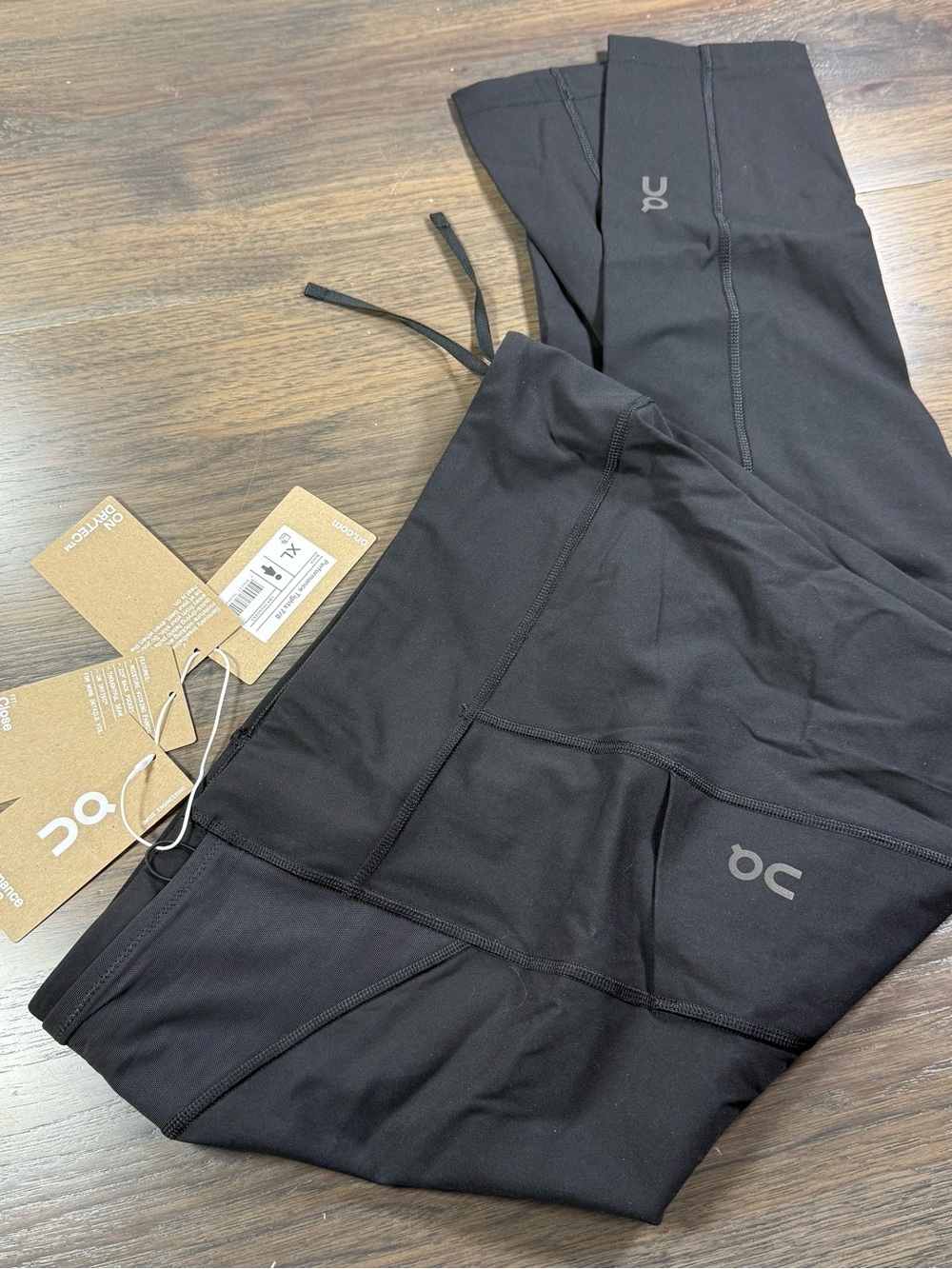 On Running Women’s Black  Performance Tights 7/8 with Reflective Logo